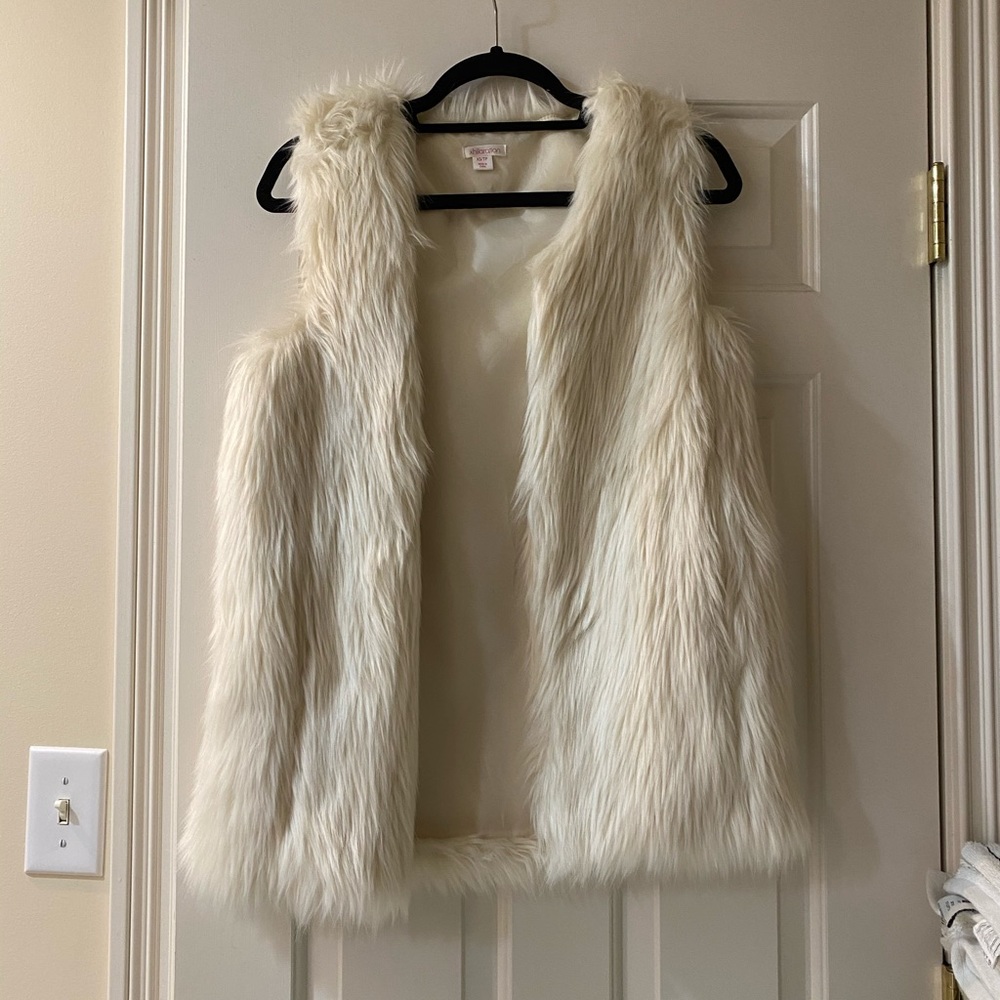 Like New Faux Fur White Vest